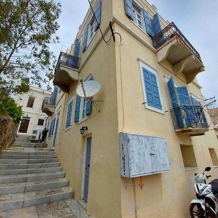 Artemis Ermoupoli Centre Appartement Pour Petit Budget Backpackers Kültér fotó