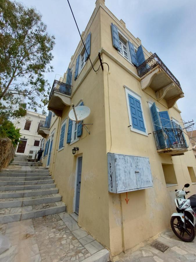 Artemis Ermoupoli Centre Appartement Pour Petit Budget Backpackers Kültér fotó