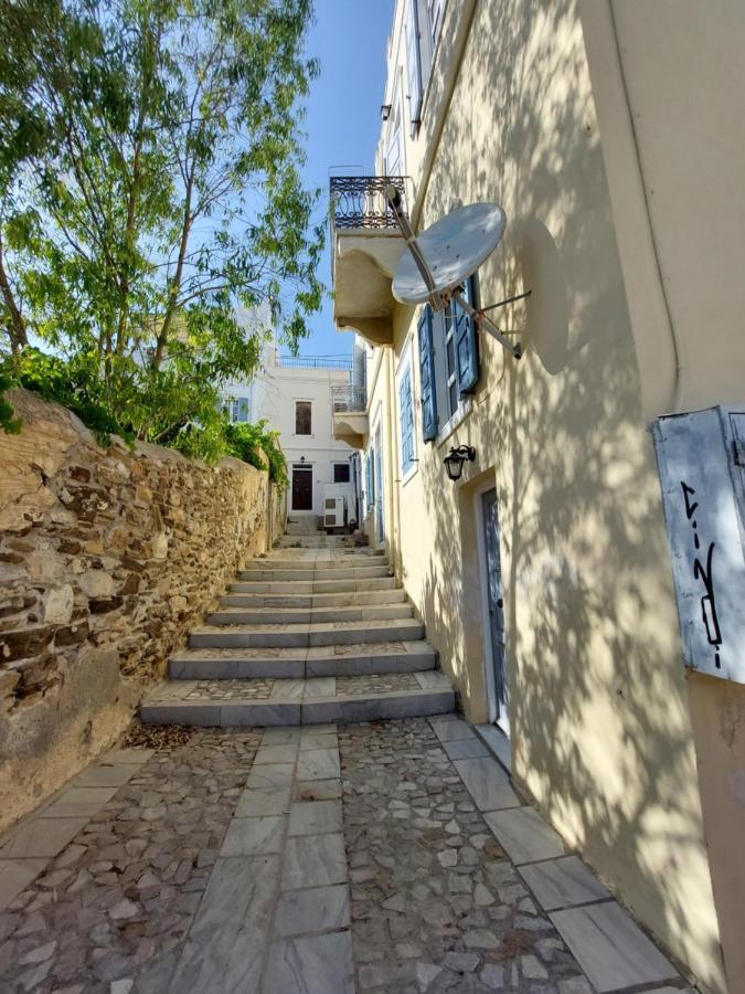Artemis Ermoupoli Centre Appartement Pour Petit Budget Backpackers Kültér fotó